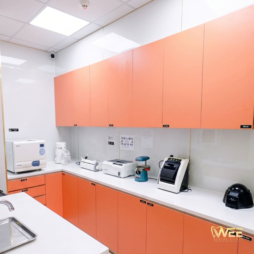 Hệ thống máy móc hiện đại hỗ trợ điều trị chính xác